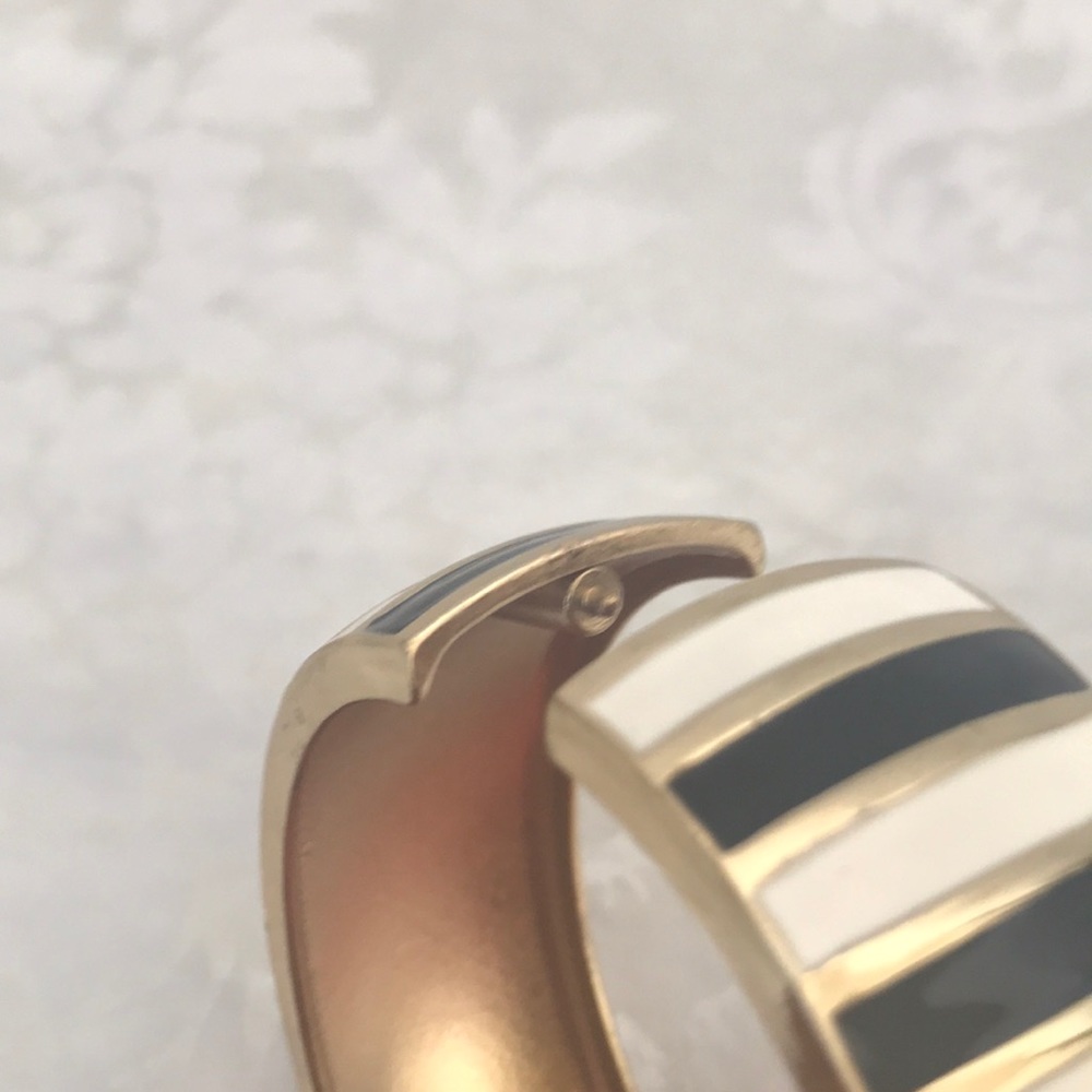 💋Timeless Bracelet💋 - Picture 4 of 4